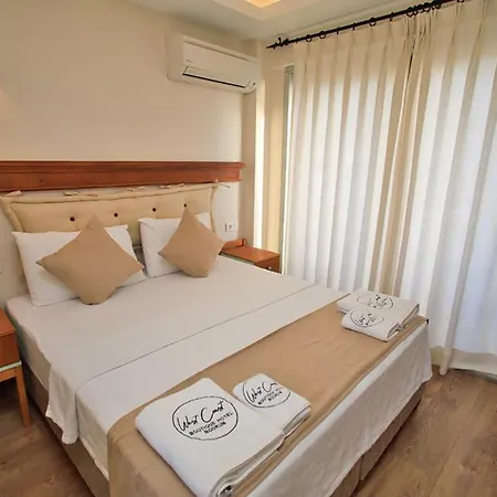 West Coast Boutique * Αλικαρνασσός