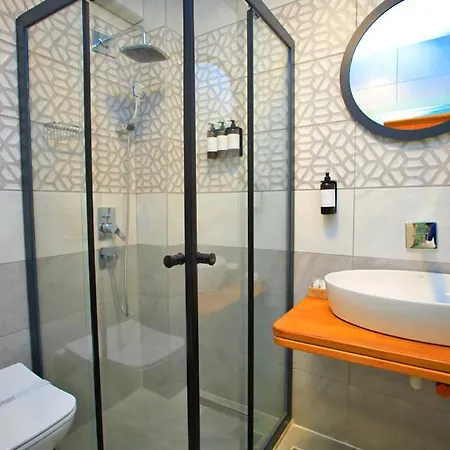 West Coast Boutique Hotel *