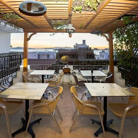 West Coast Boutique Αλικαρνασσός