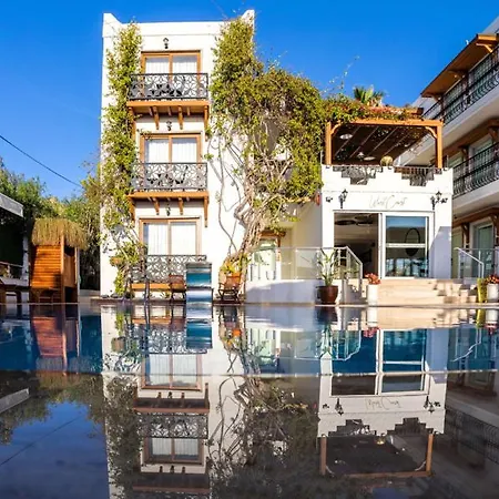 West Coast Boutique Hotel *