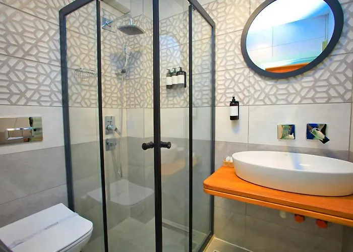 West Coast Boutique Hotel *